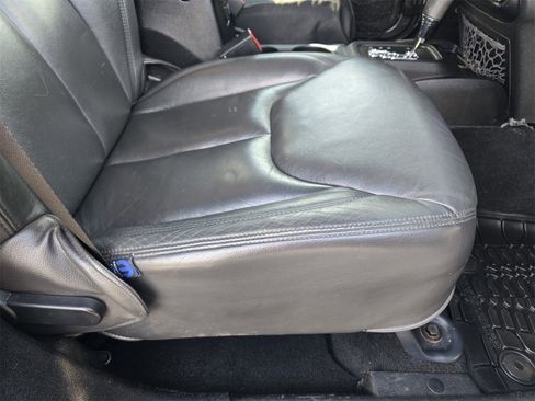 Used 2014 Jeep Wrangler Unlimited Sahara w/ Connectivity Group image 20