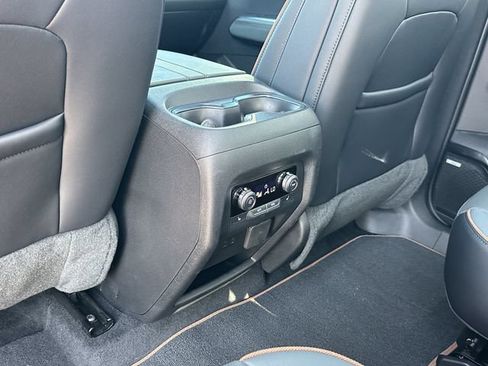 Used 2024 GMC Acadia AT4 w/ Luxury Package AWD/4WD image 29