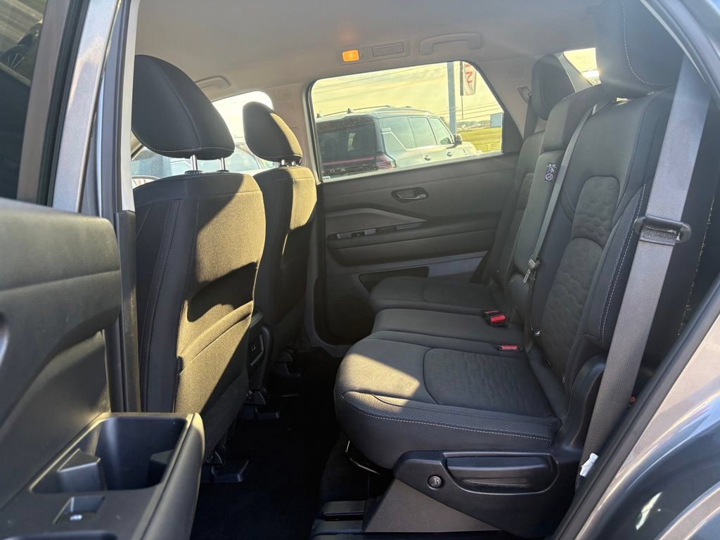 Used 2025 Nissan Pathfinder SV AWD/4WD image 27