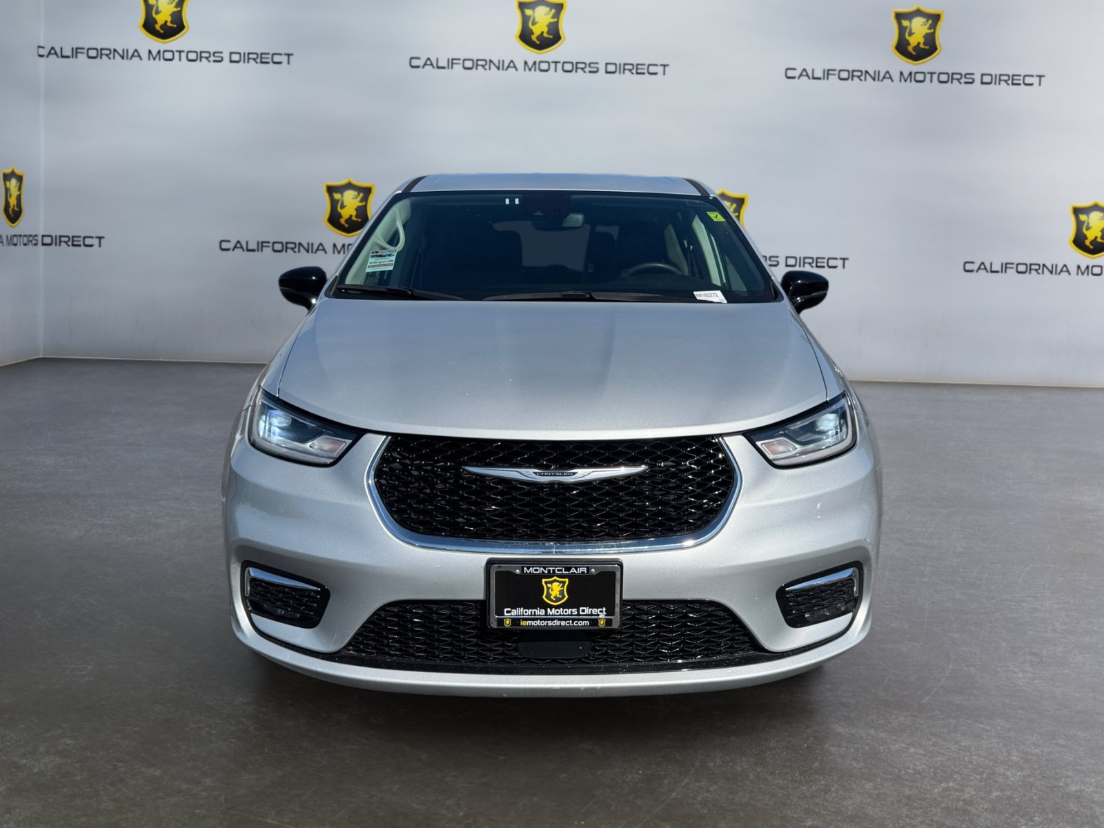 Used 2024 Chrysler Pacifica Touring-L FWD image 8