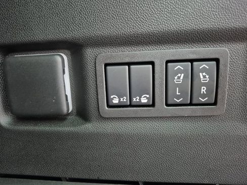 Used 2025 Chevrolet Tahoe Z71 w/ Comfort Package AWD/4WD image 26