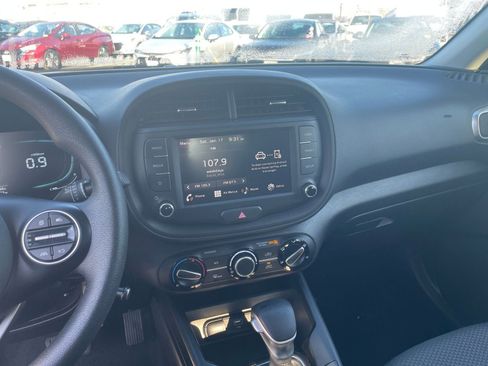Used 2025 Kia Soul LX w/ LX Technology Package image 17