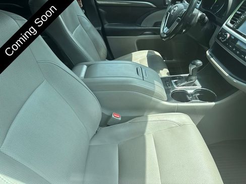 Used 2017 Toyota Highlander Limited Platinum AWD/4WD image 13