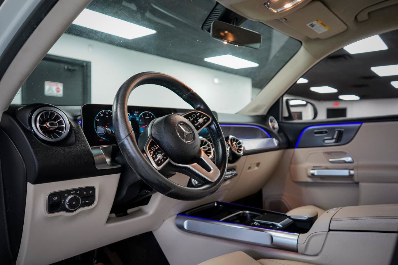 Used 2021 Mercedes-Benz GLB 250 w/ Premium Package image 9