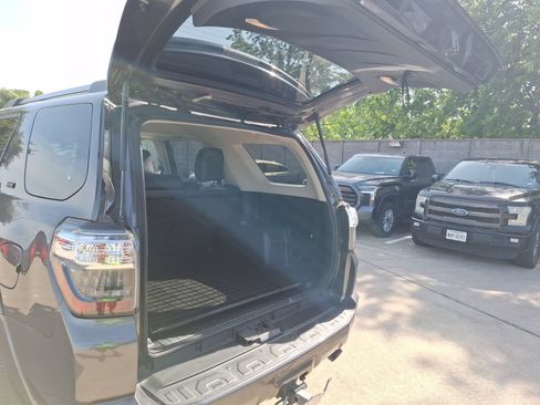 Used 2022 Toyota 4Runner SR5 Premium w/ Moonroof Package RWD image 36
