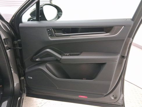 New 2026 Porsche Cayenne Coupe image 33