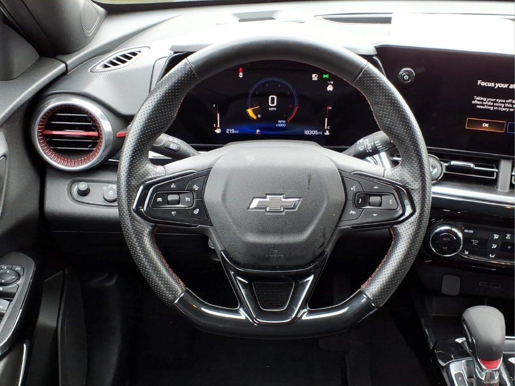 Used 2024 Chevrolet Trax RS w/ Driver Confidence Package FWD image 12