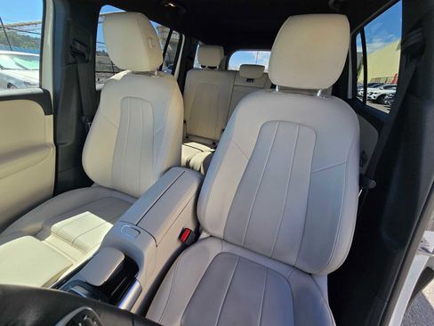 Used 2021 Mercedes-Benz GLB 250 4MATIC image 21