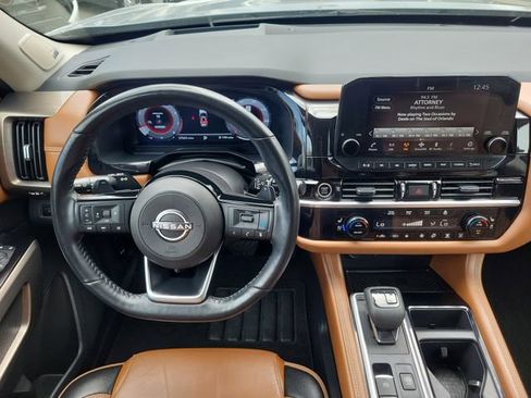 Used 2024 Nissan Pathfinder Platinum image 17