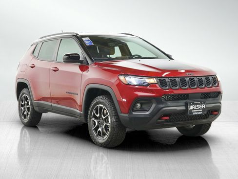 Used 2025 Jeep Compass Trailhawk AWD/4WD image 7