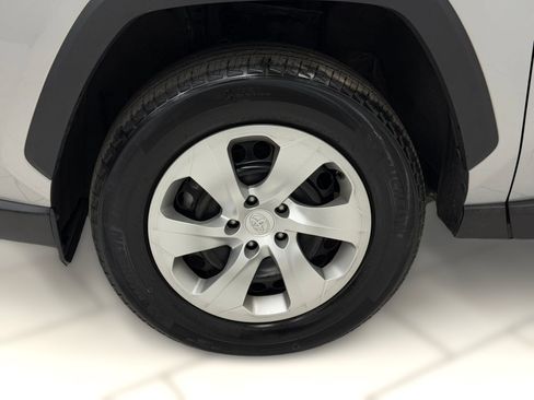 Used 2023 Toyota RAV4 LE AWD/4WD image 11