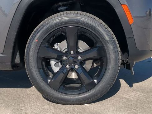 New 2026 Jeep Grand Cherokee Limited w/ Limited Altitude Package image 11