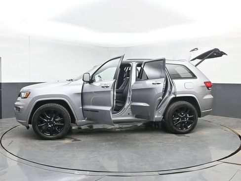 Used 2019 Jeep Grand Cherokee Altitude AWD/4WD image 51