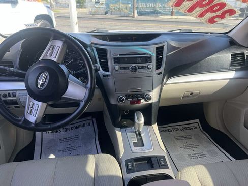 Used 2011 Subaru Outback 2.5i Premium AWD/4WD image 9