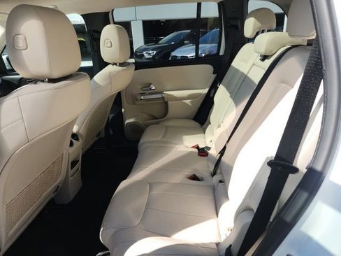 Used 2022 Mercedes-Benz GLB 250 4MATIC image 19