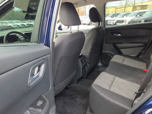 Used 2025 Nissan Rogue SV image 6