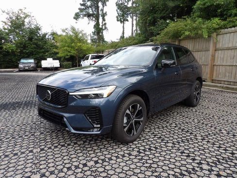 New 2026 Volvo XC60 B5 Core w/ Climate Package image 3