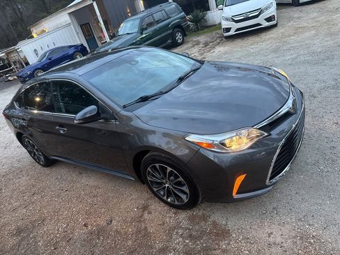 Used 2018 Toyota Avalon XLE image 9