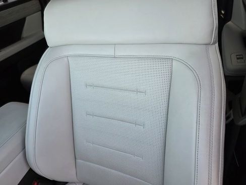 Used 2025 Hyundai Santa Fe Calligraphy image 12