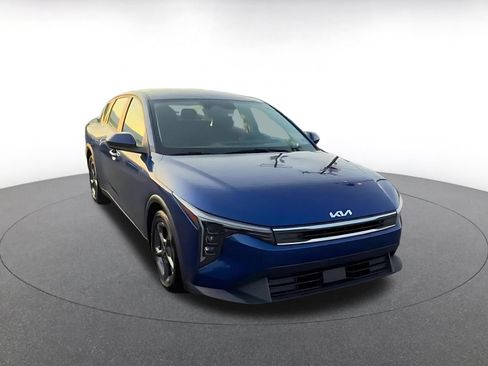 Used 2025 Kia K4 FWD image 3