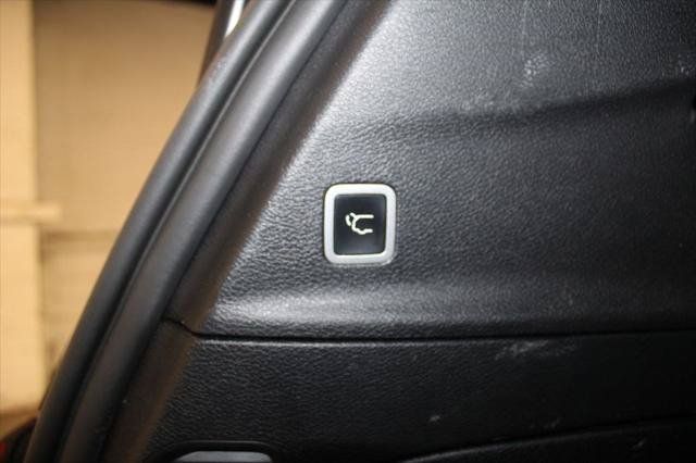 Certified 2025 Chrysler Pacifica Limited FWD image 42