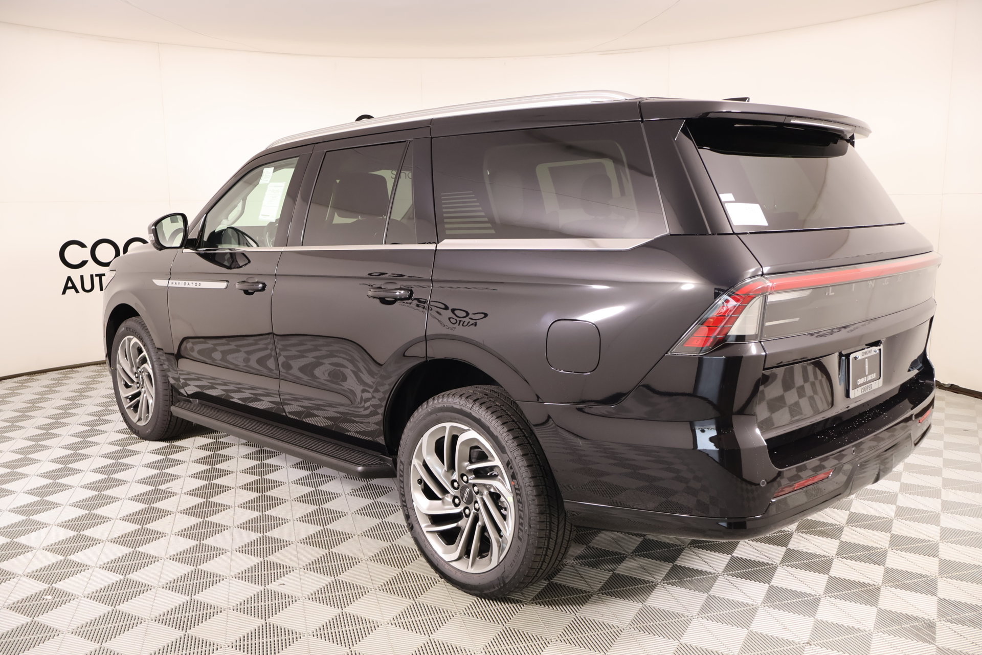 New 2026 Lincoln Navigator Premiere AWD/4WD image 23