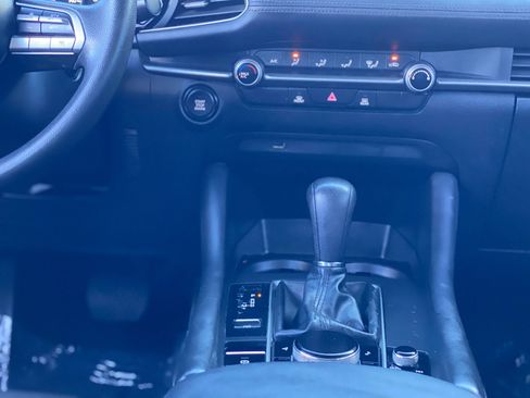 Used 2020 MAZDA MAZDA3 Sedan FWD image 9