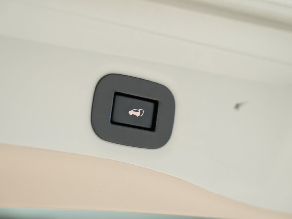 Used 2016 Nissan Rogue SL w/ SL Premium Package FWD image 33
