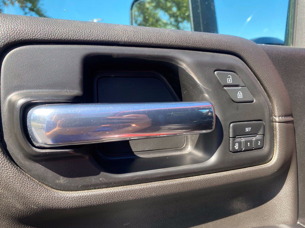 Used 2022 GMC Sierra 2500 Denali w/ Denali Ultimate Package AWD/4WD image 16