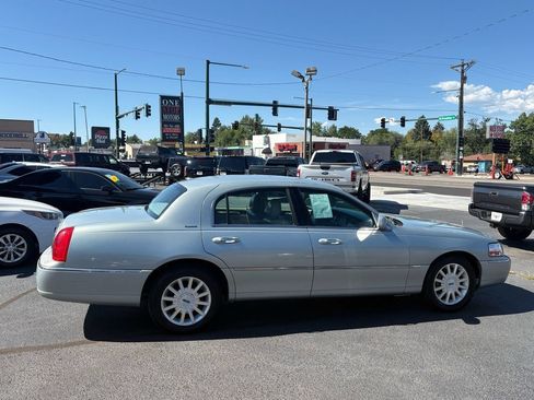 Used 2007 Lincoln Town Car Signature RWD image 9