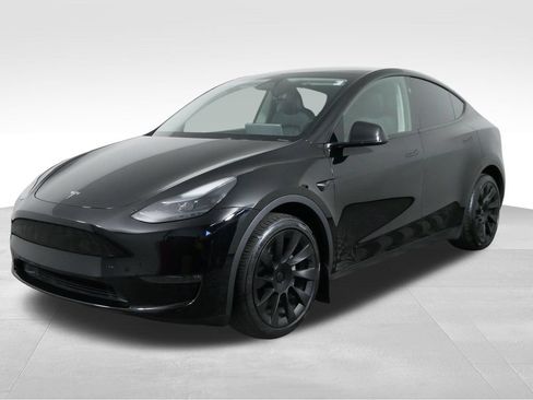 Used 2024 Tesla Model Y Long Range AWD/4WD image 5