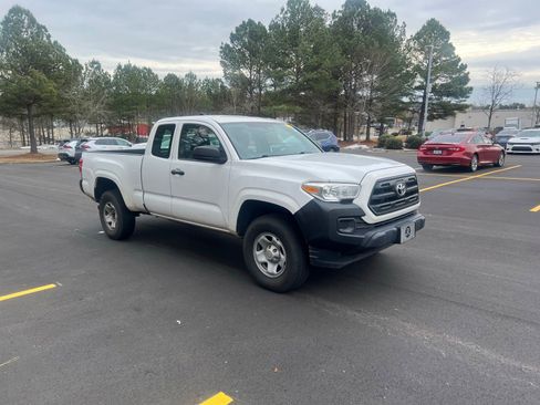 Used 2016 Toyota Tacoma SR image 16