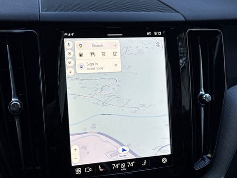 Used 2025 Volvo XC60 B5 Plus image 21