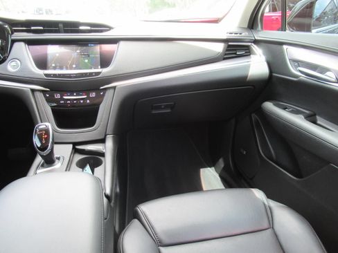Used 2018 Cadillac XT5 Luxury w/ Driver Awareness Package AWD/4WD image 13