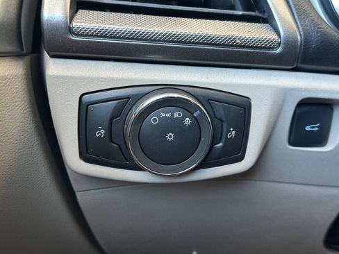 Used 2017 Ford Fusion SE w/ Fusion SE Technology Package FWD image 28