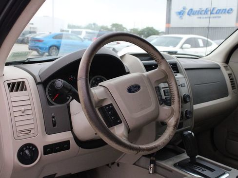 Used 2010 Ford Escape XLT AWD/4WD image 2
