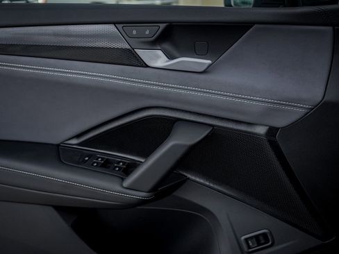 New 2026 Volkswagen Tiguan SE R-Line image 19