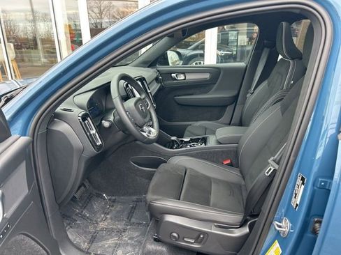 Certified 2025 Volvo XC40 B5 Plus image 17