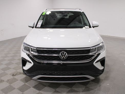 Used 2024 Volkswagen Taos SEL image 32