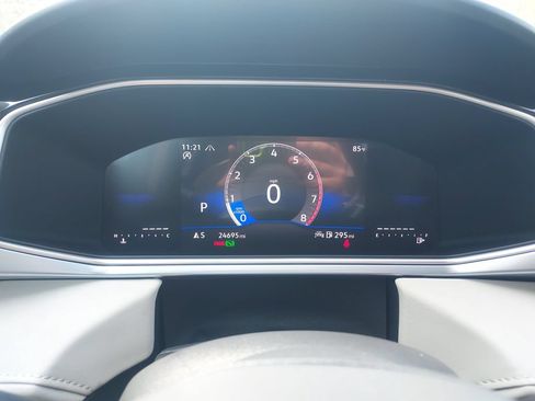 Certified 2025 Volkswagen Taos SE AWD/4WD image 14