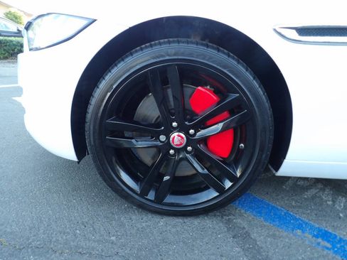 Used 2017 Jaguar XE Prestige image 16