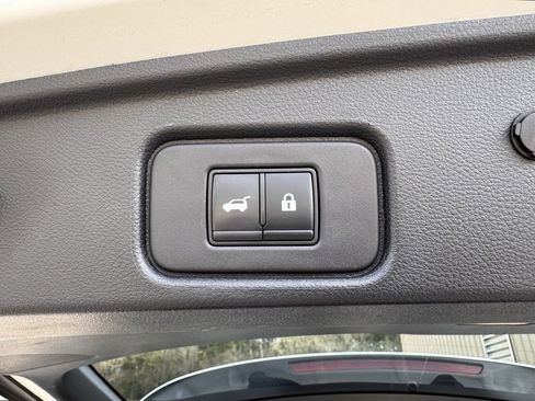 Used 2022 Nissan Pathfinder Platinum w/ Cargo Package image 18