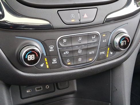 Certified 2022 Chevrolet Equinox RS w/ RS Leather Package image 16