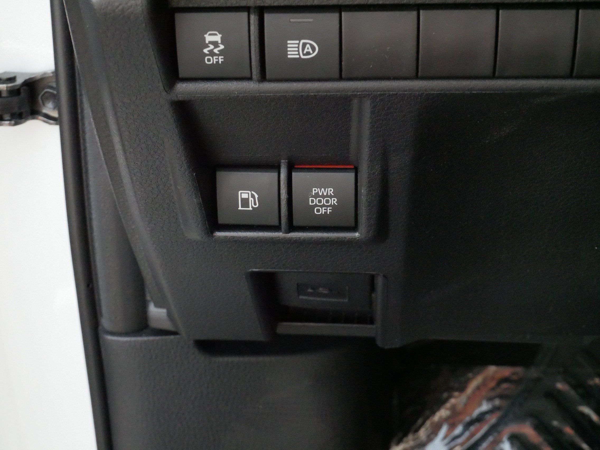 Certified 2026 Toyota Sienna LE FWD image 28