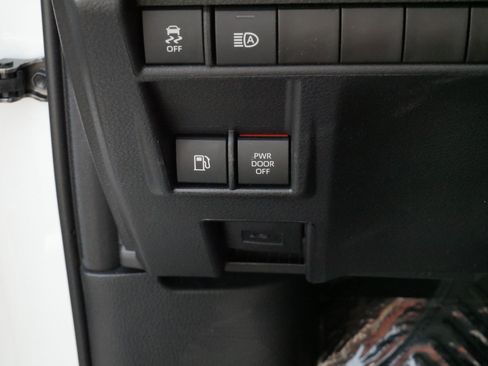 Certified 2026 Toyota Sienna LE FWD image 28