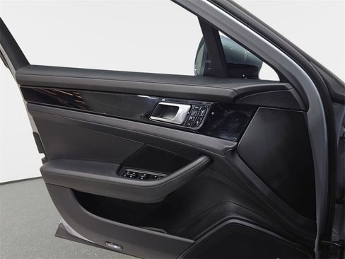 Used 2018 Porsche Panamera 4 image 29