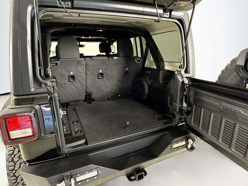 Used 2021 Jeep Wrangler Unlimited Rubicon w/ Xtreme Recon 35" Tire Package image 26