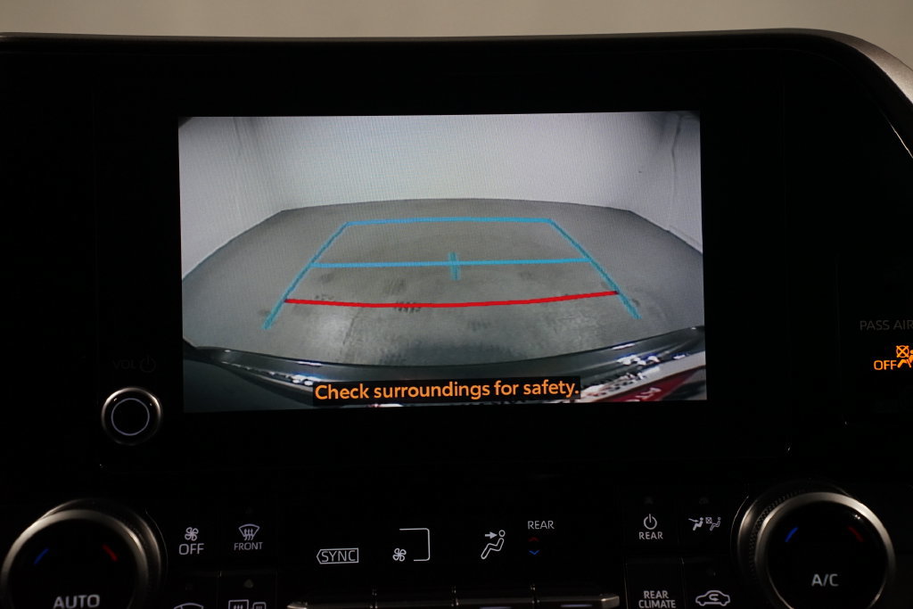 Used 2023 Toyota Highlander L FWD image 19