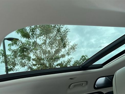 Certified 2023 Land Rover Defender 110 SE image 12