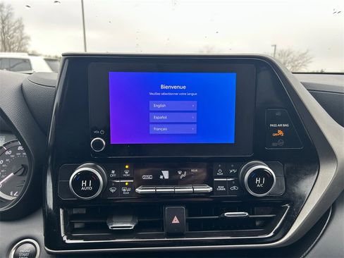 Used 2025 Toyota Highlander LE image 21